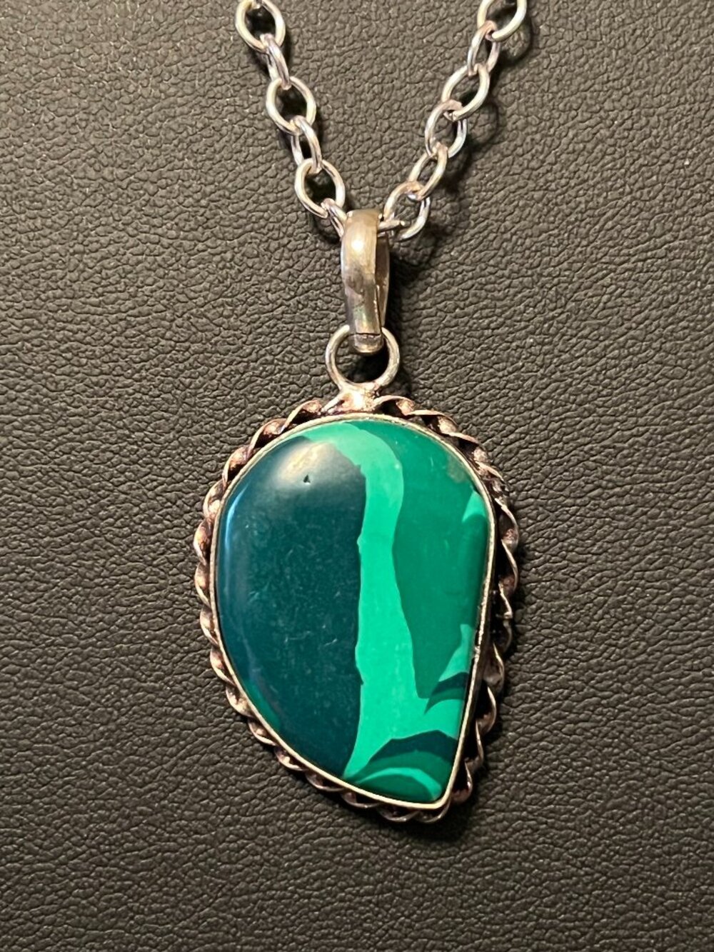 Silverplated Malachite Pendant Necklace (477) *PLEASE READ DESCRIPTION*